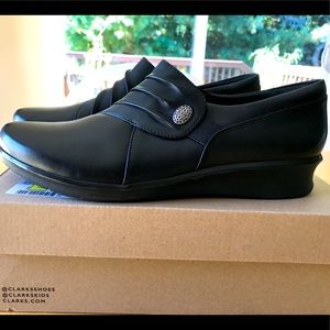 NWT Clarks’ women’s black slip on shoes size 10M
